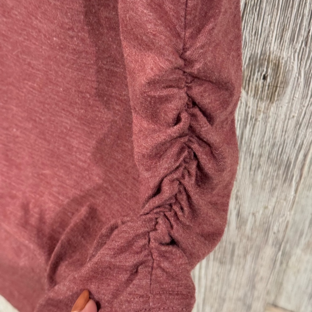 Unbranded Shirt with gathered sides. Sz 2X color maroon - Picture 2 of 7